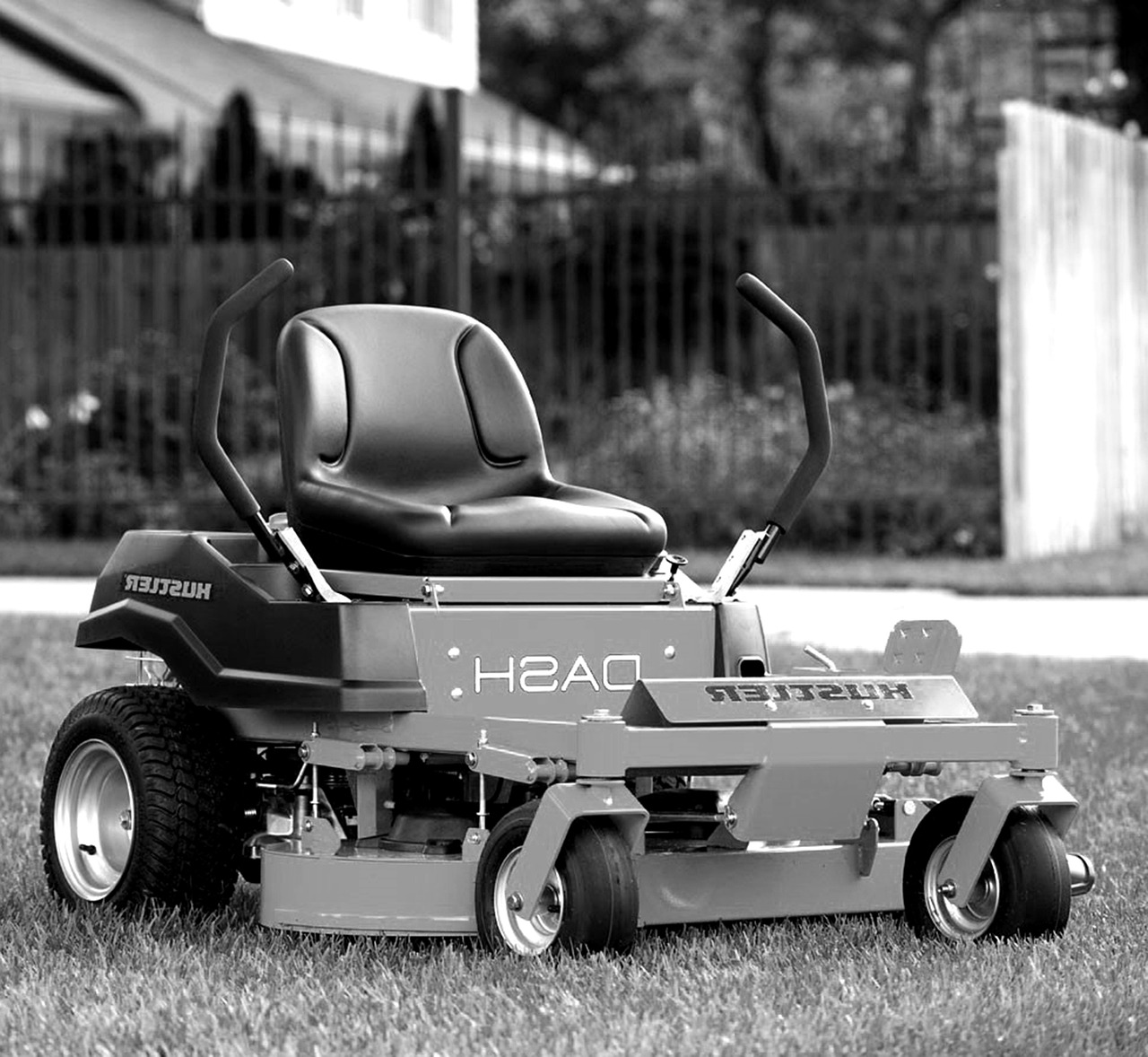 Lawn Tractor vs Zero Turn Mower: Making the Right Choice for Your Yard