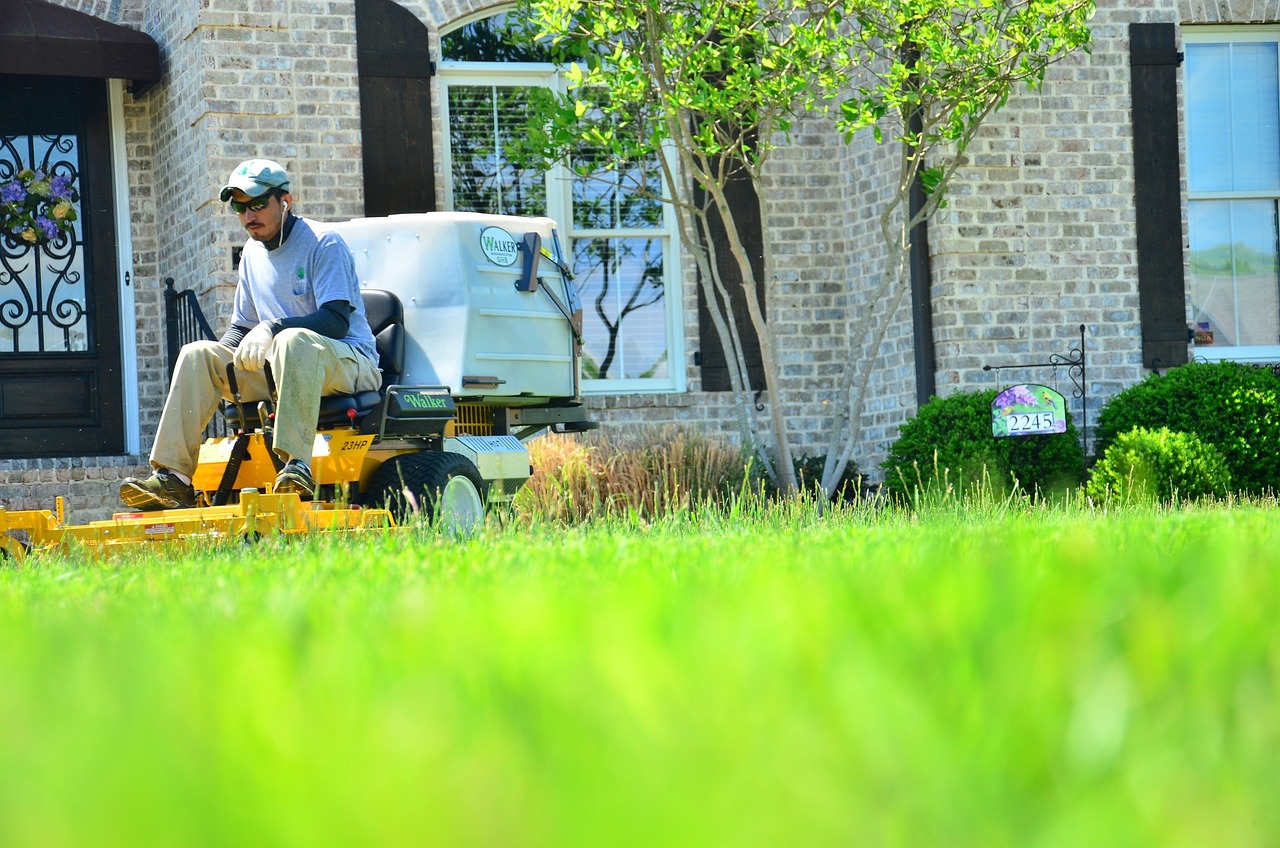 Optimizing Yard Maintenance: How to Determine the Ideal Deck Size for Your Mower